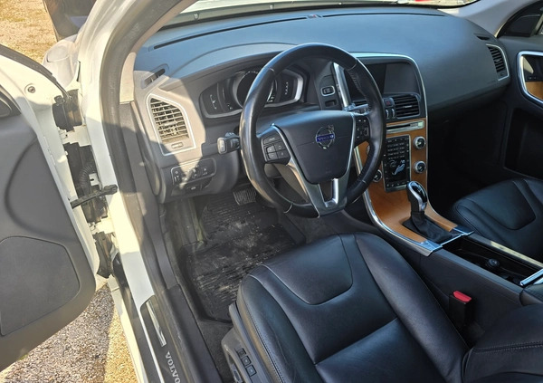 Volvo XC 60 cena 91900 przebieg: 125179, rok produkcji 2017 z Piaseczno małe 631